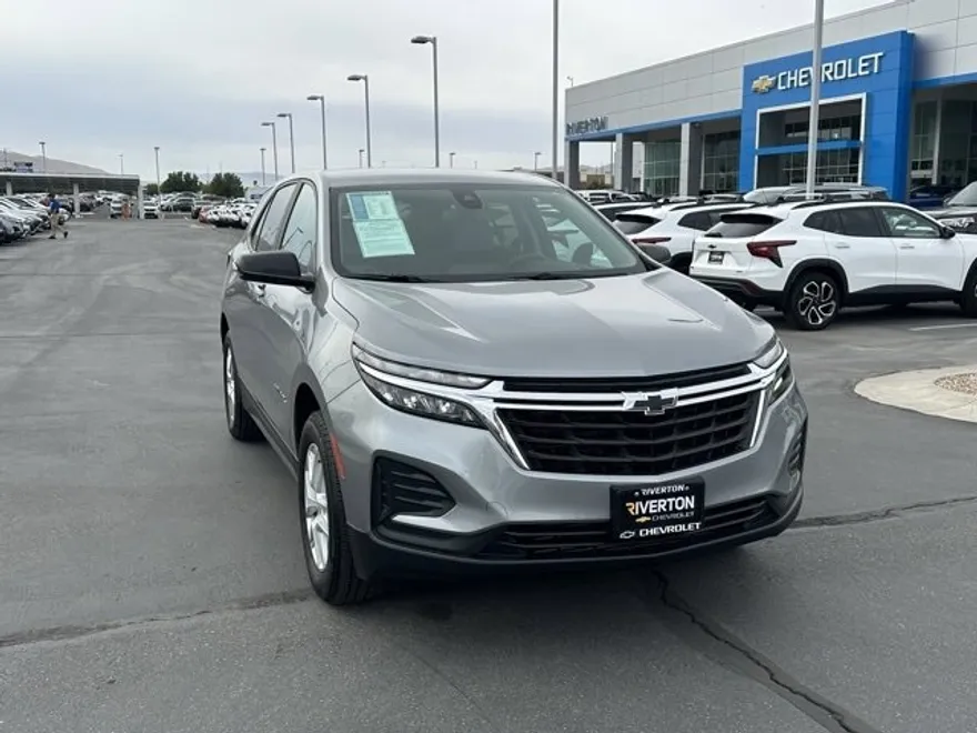 2023 Chevrolet Equinox LS photo 1