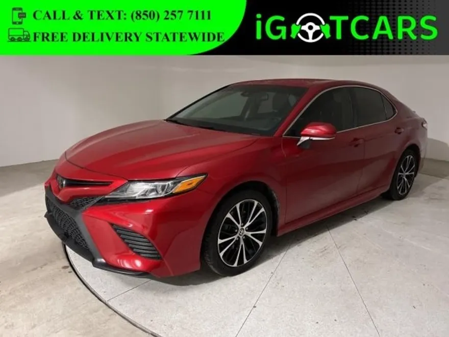 2020 Toyota Camry SE photo 1