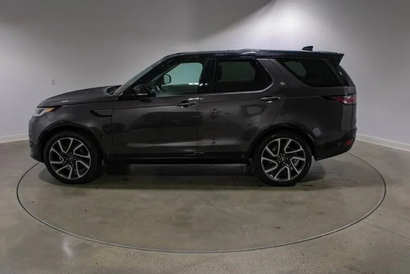 2025 Land Rover Discovery SE photo 1