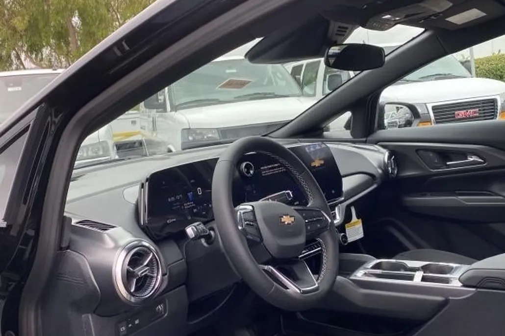 2026 Chevrolet Equinox EV 1LT photo 1