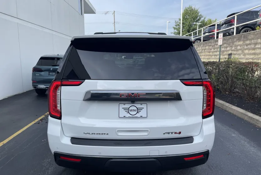 2023 Gmc Yukon AT4 photo 1
