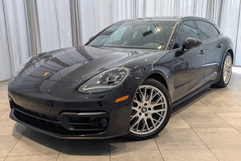 2023 Porsche Panamera Sport Turismo 4 photo 1