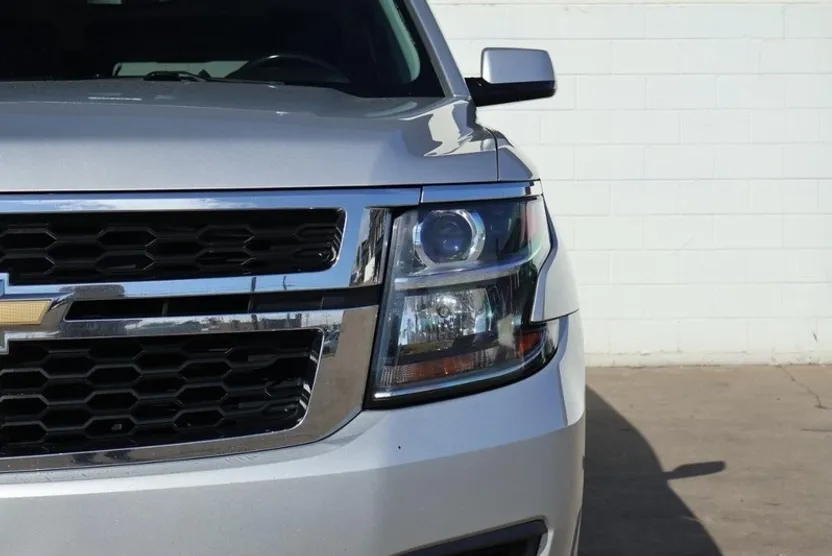 2017 Chevrolet Suburban LS photo 1