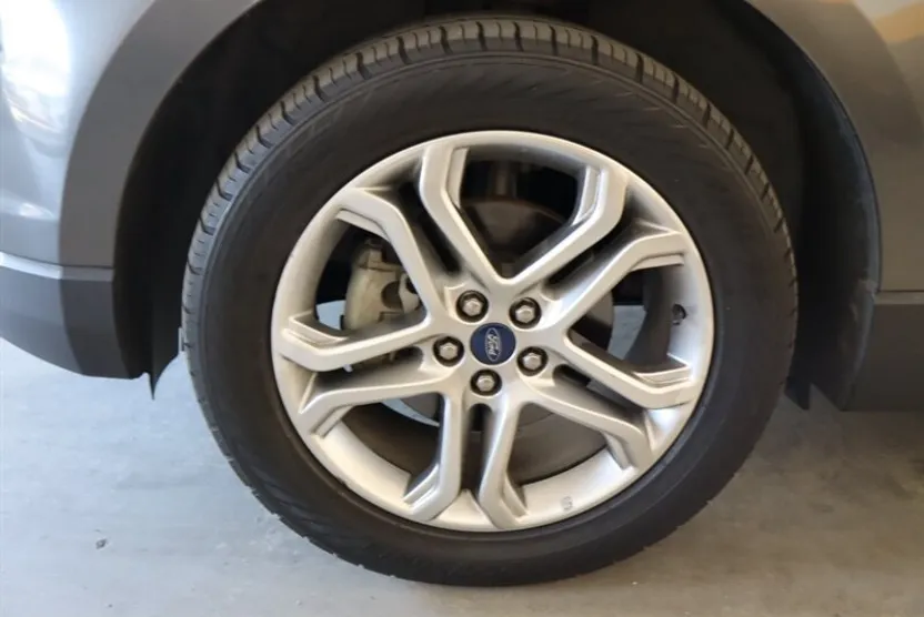 2017 Ford Edge Titanium photo 1