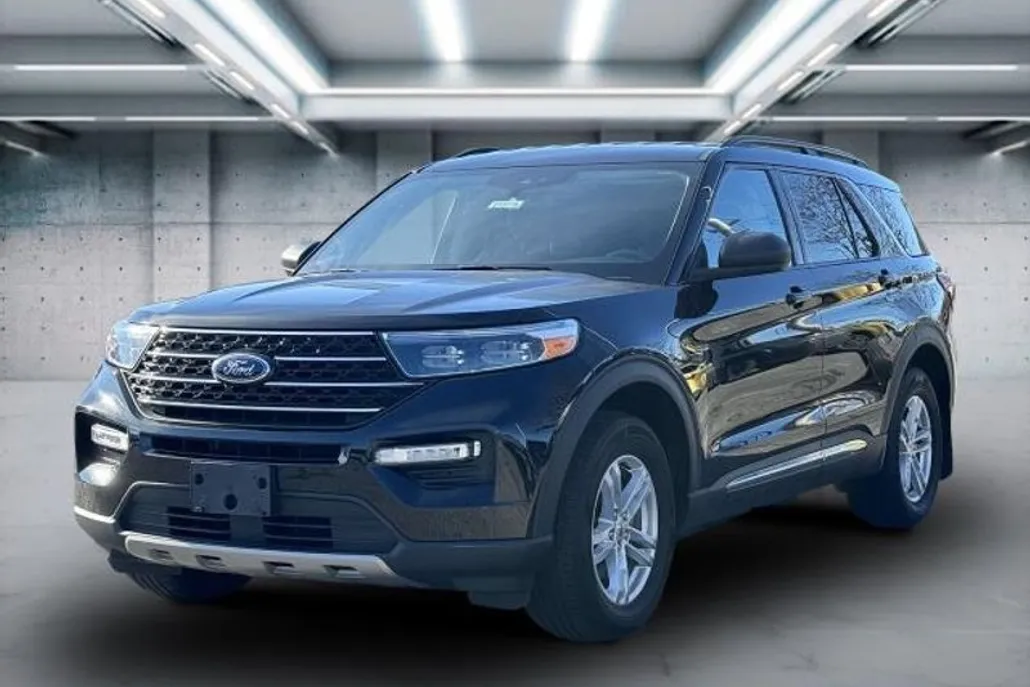 2021 Ford Explorer XLT photo 1