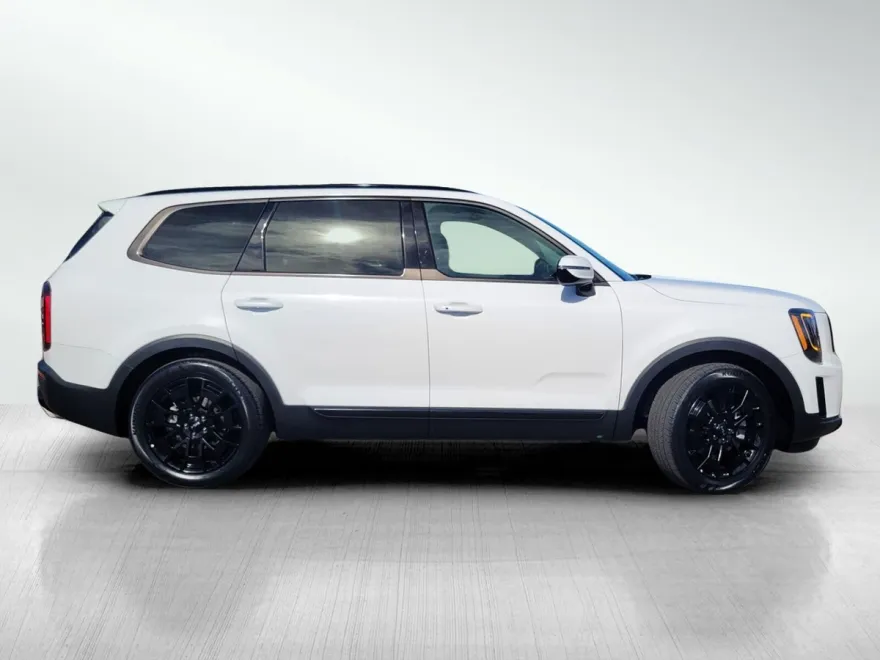2022 Kia Telluride SX photo 1