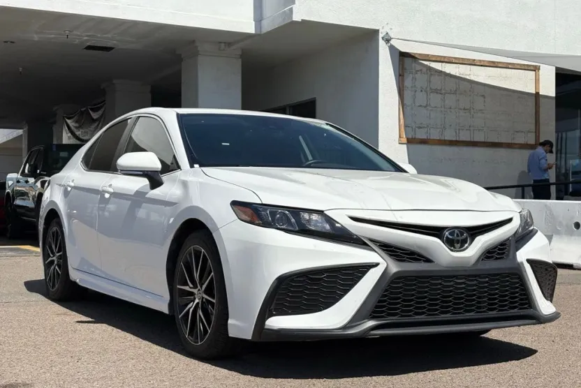 2024 Toyota Camry SE photo 1