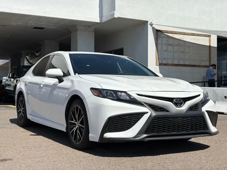 2024 Toyota Camry SE photo 1