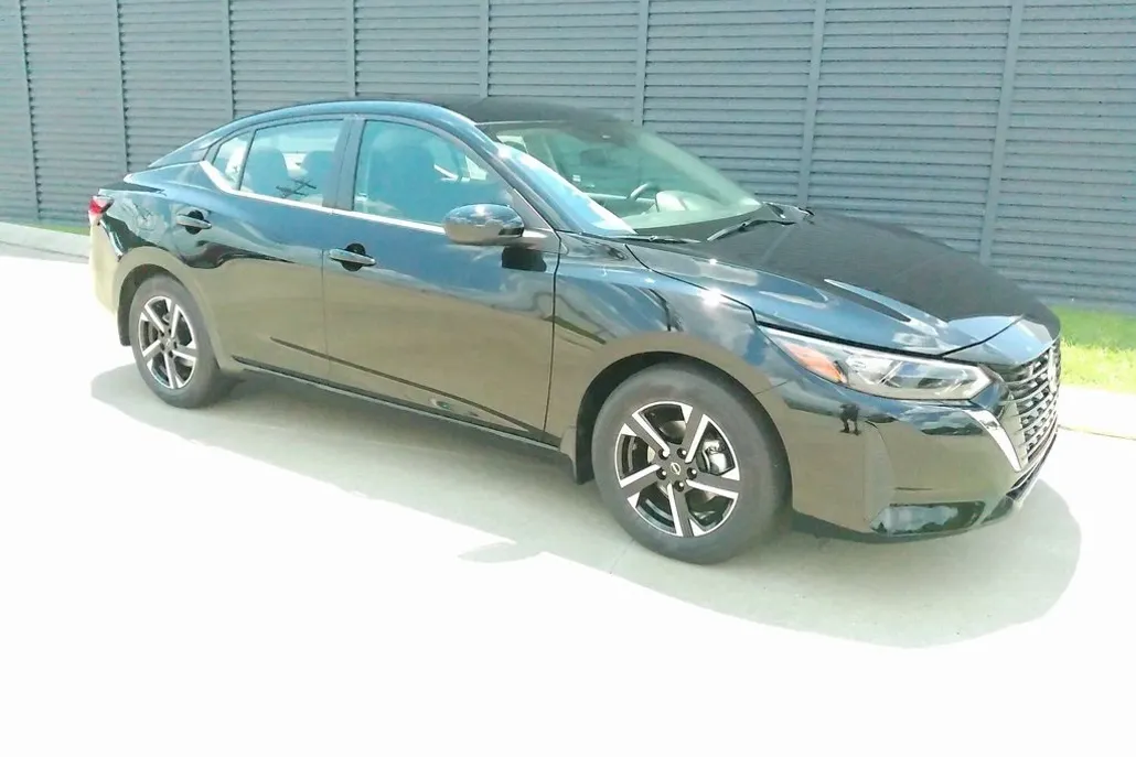 2025 Nissan Sentra SV photo 1