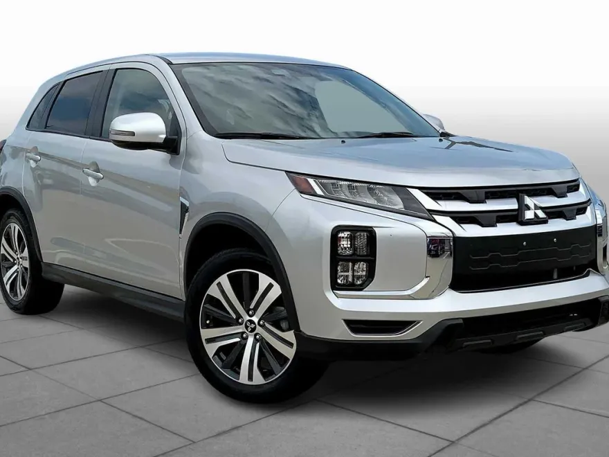2024 Mitsubishi Outlander Sport SE photo 1
