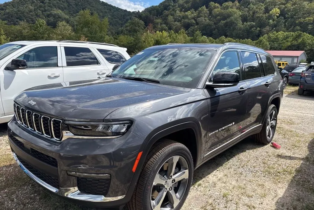 2025 Jeep Grand Cherokee Limited photo 1