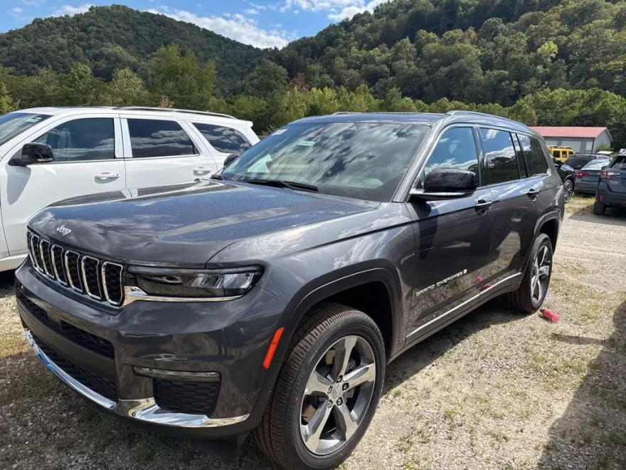 2025 Jeep Grand Cherokee Limited photo 1