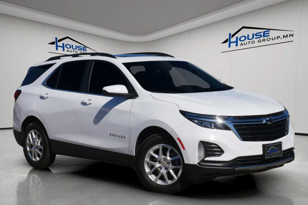 2023 Chevrolet Equinox LT photo 1