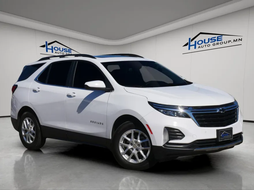 2023 Chevrolet Equinox LT photo 1