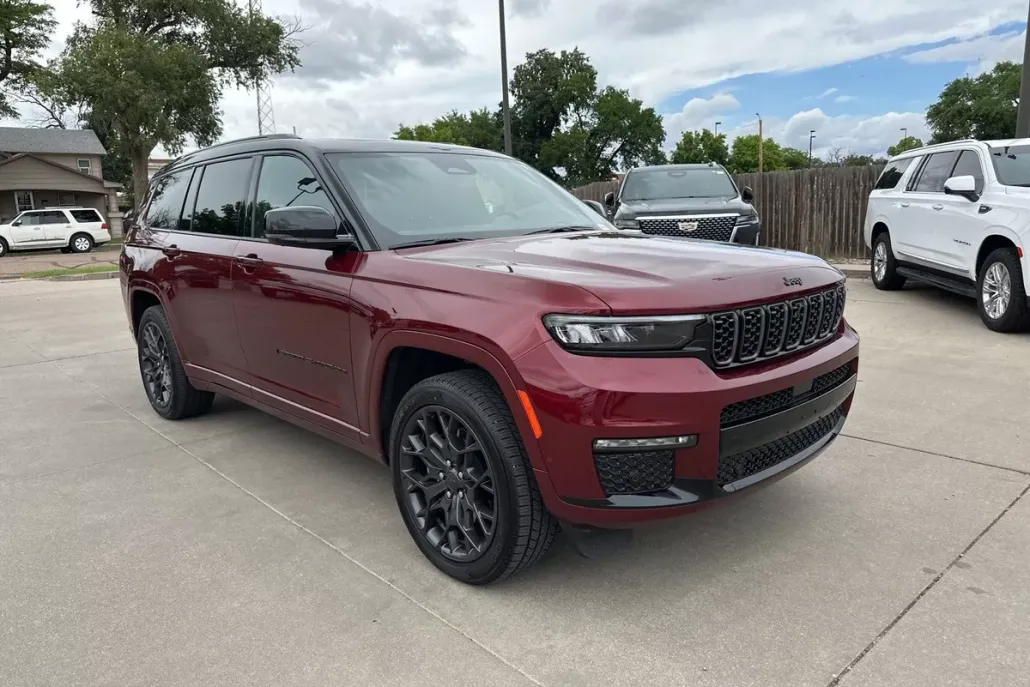 2023 Jeep Grand Cherokee L Summit photo 1