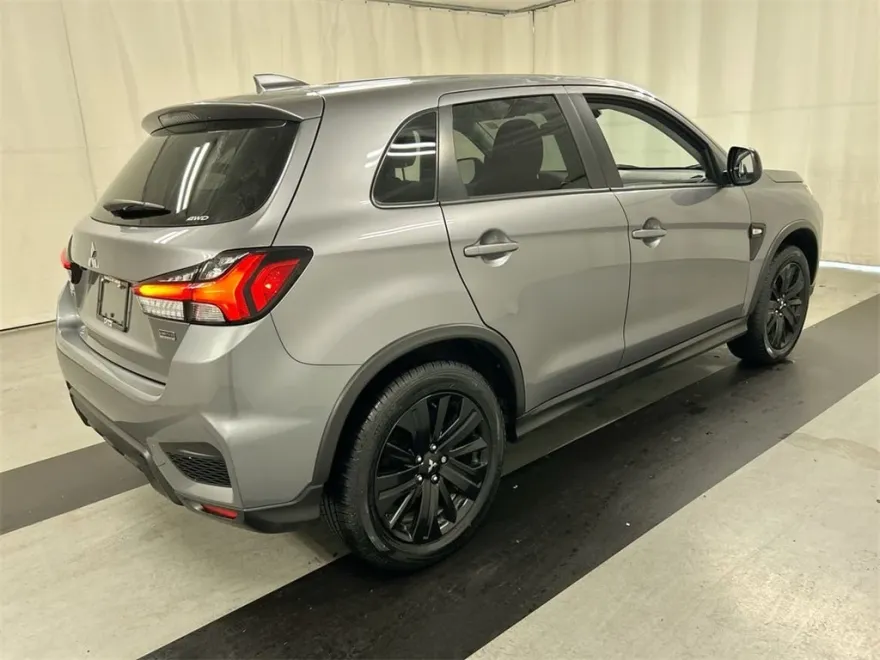 2022 Mitsubishi Outlander Sport LE photo 1