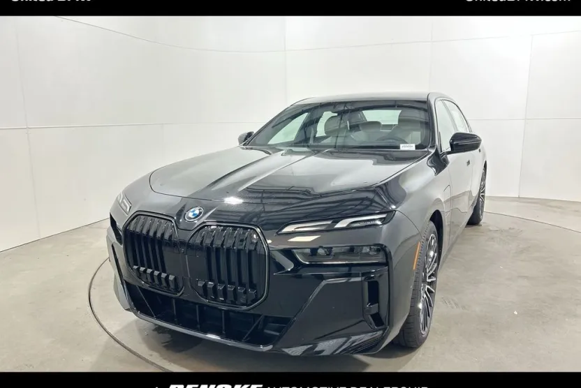2026 Bmw 750e photo 1