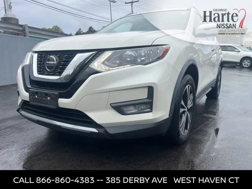 2020 Nissan Rogue SV photo 1