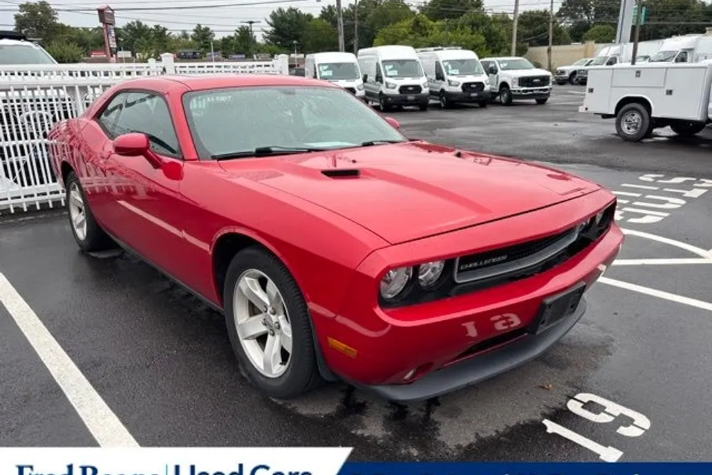 2012 Dodge Challenger SXT photo 1