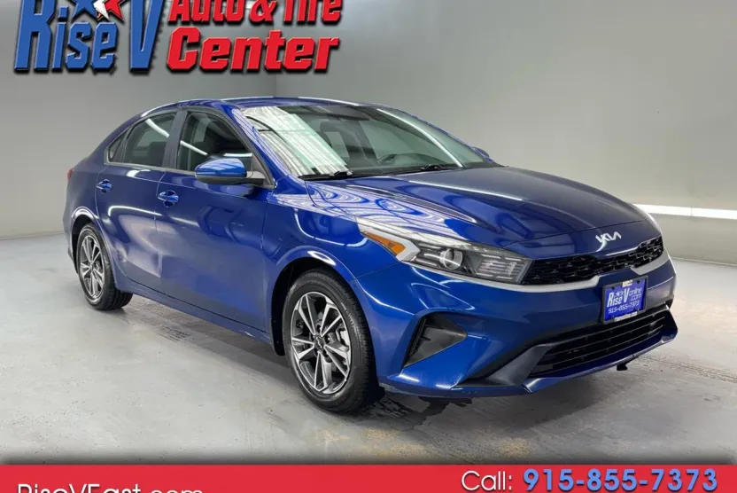 2023 Kia Forte LXS photo 1