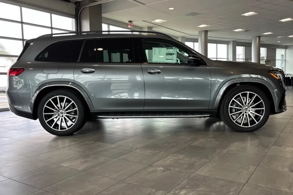 2025 Mercedes Benz GLS 580 4MATIC photo 1