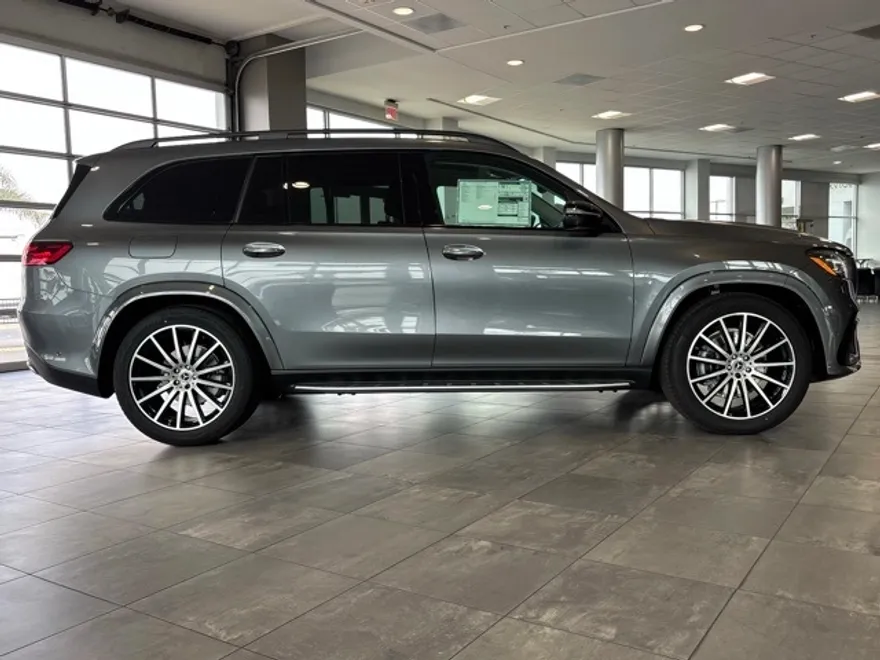 2025 Mercedes Benz GLS 580 4MATIC photo 1