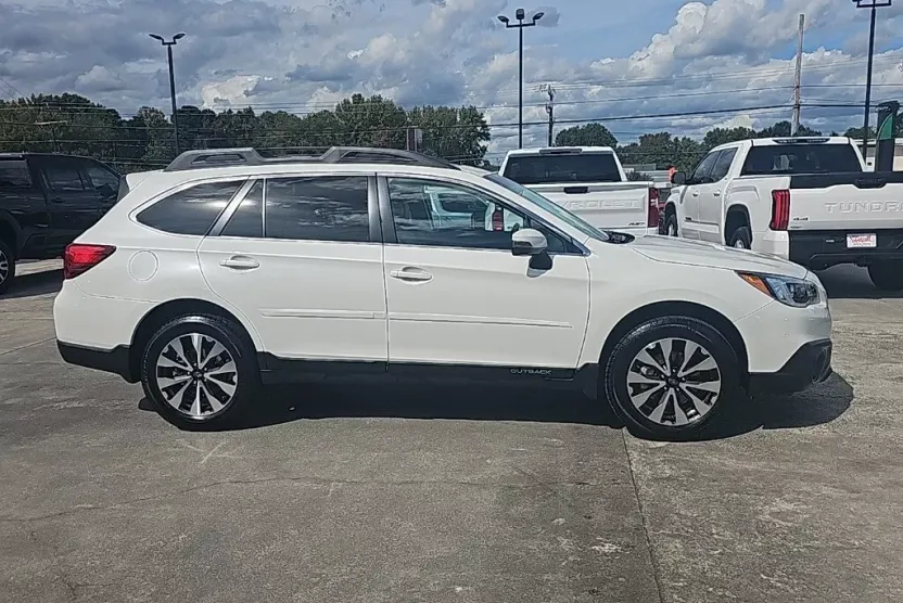 2017 Subaru Outback 2.5i photo 1