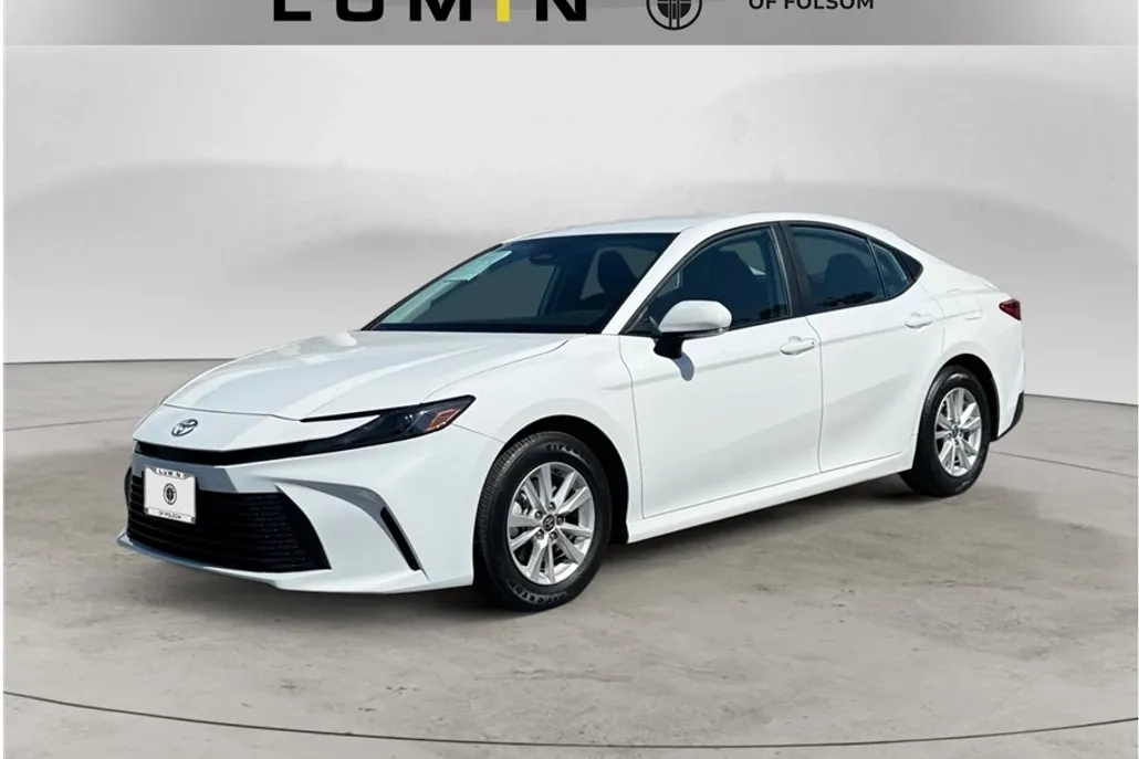 2025 Toyota Camry LE photo 1