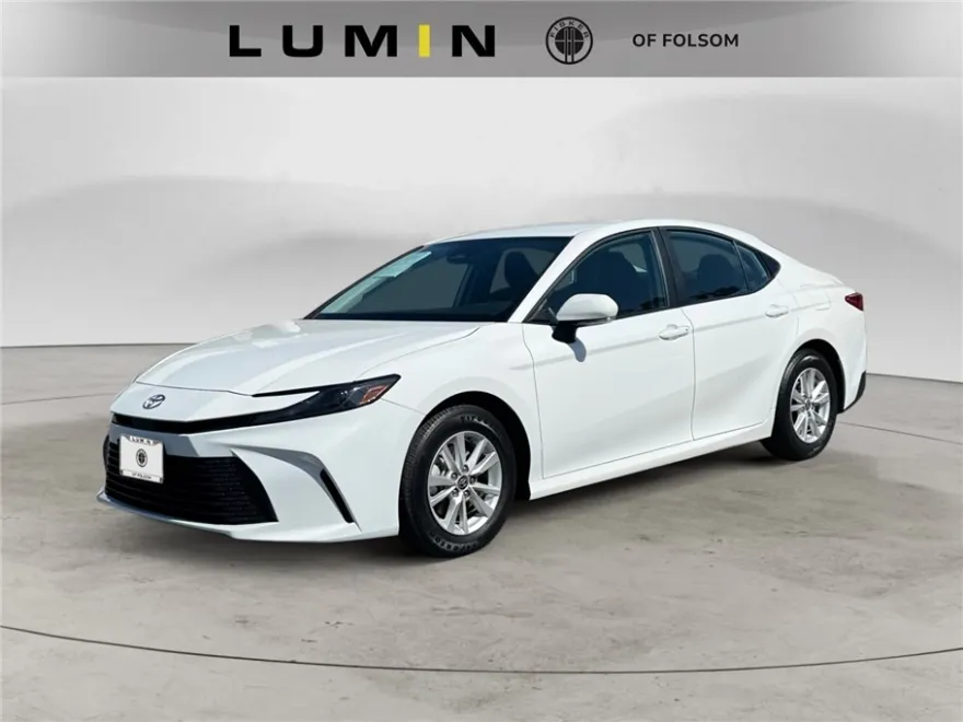 2025 Toyota Camry LE photo 1