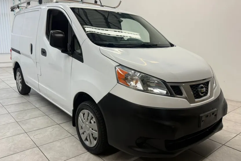 2017 Nissan NV200 S photo 1