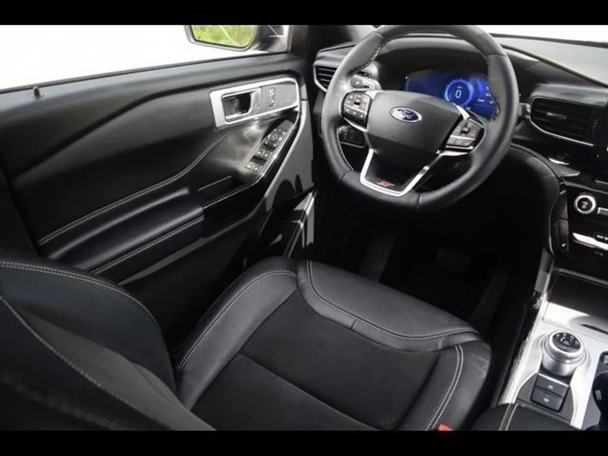 2022 Ford Explorer ST photo 1