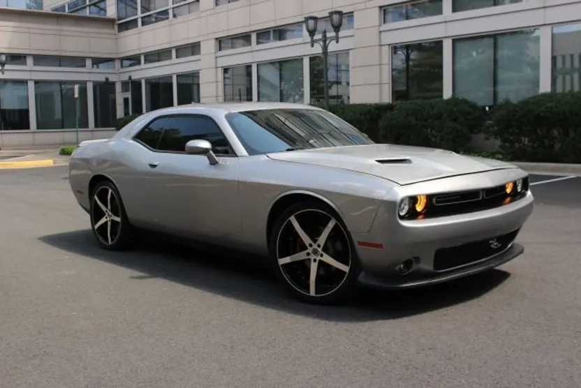2016 Dodge Challenger SXT Plus photo 1