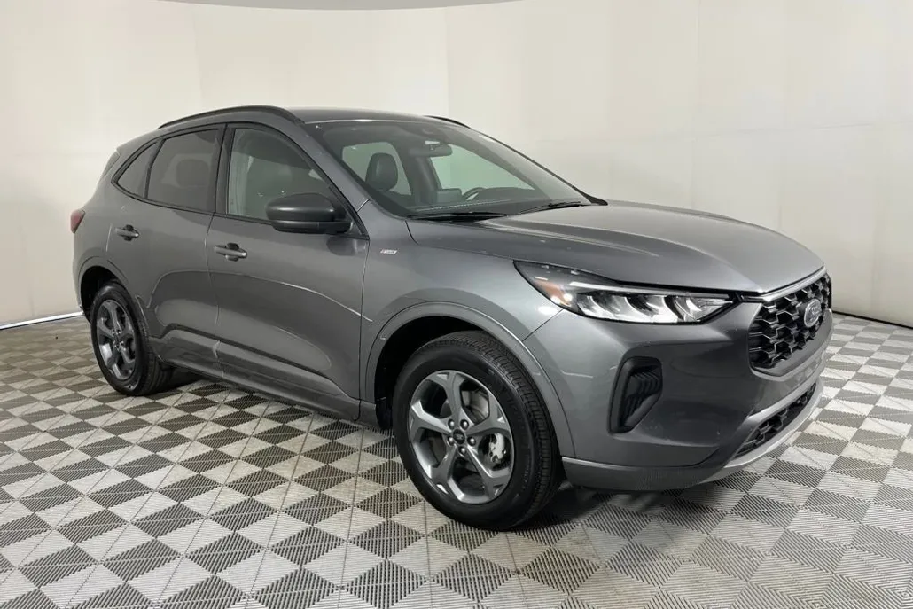 2024 Ford Escape ST-Line photo 1