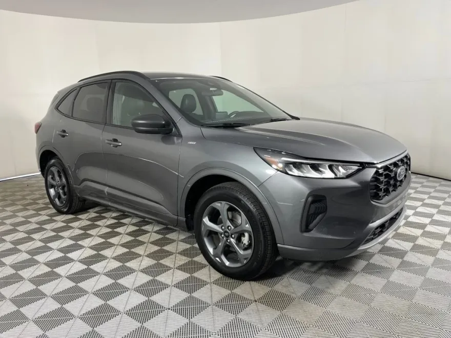 2024 Ford Escape ST-Line photo 1