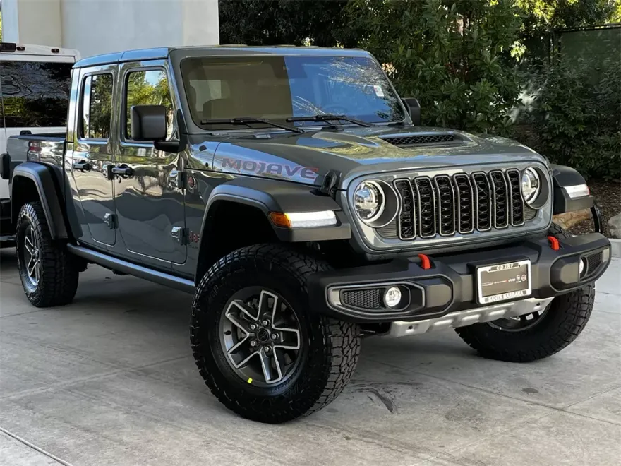 2025 Jeep Gladiator Mojave photo 1