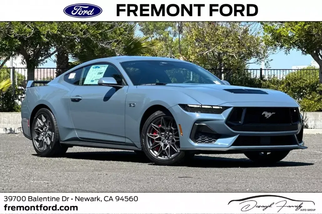 2025 Ford Mustang GT photo 1