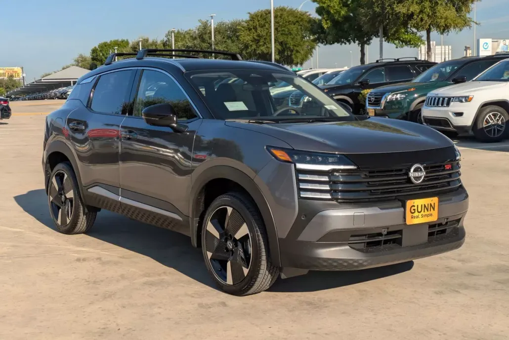 2026 Nissan Kicks SR photo 1