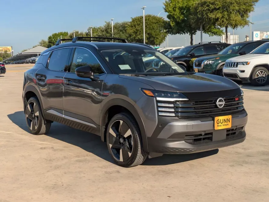 2026 Nissan Kicks SR photo 1