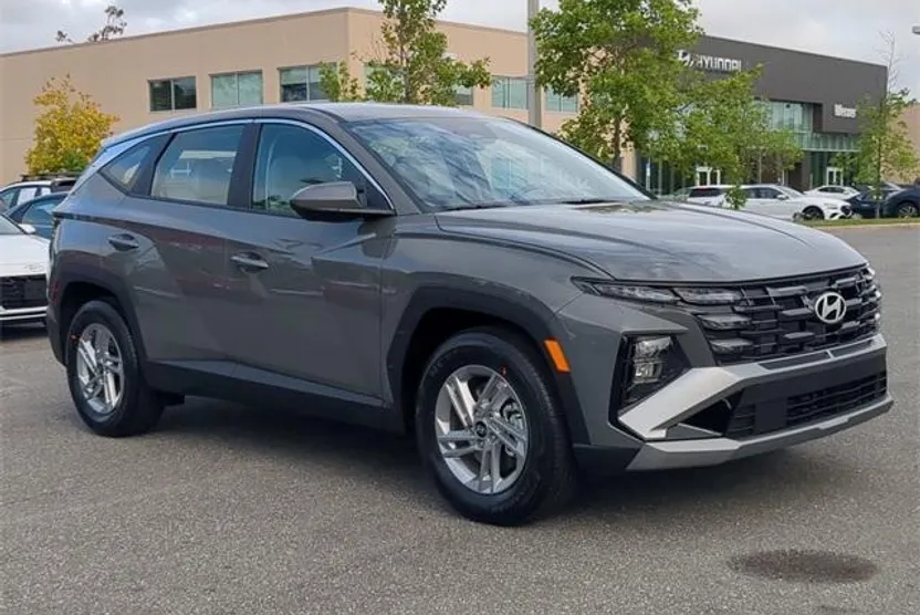 2025 Hyundai Tucson SE photo 1