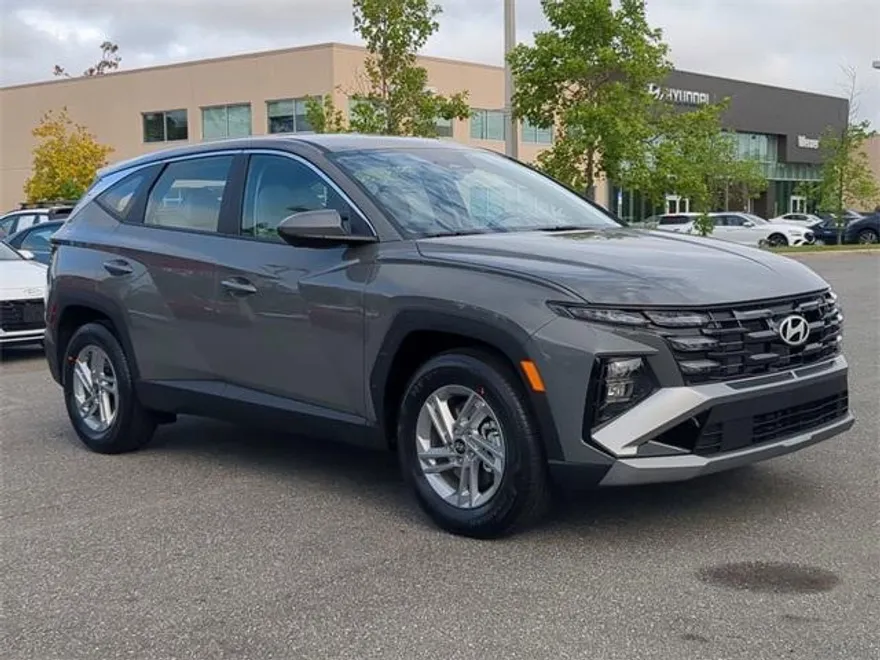 2025 Hyundai Tucson SE photo 1