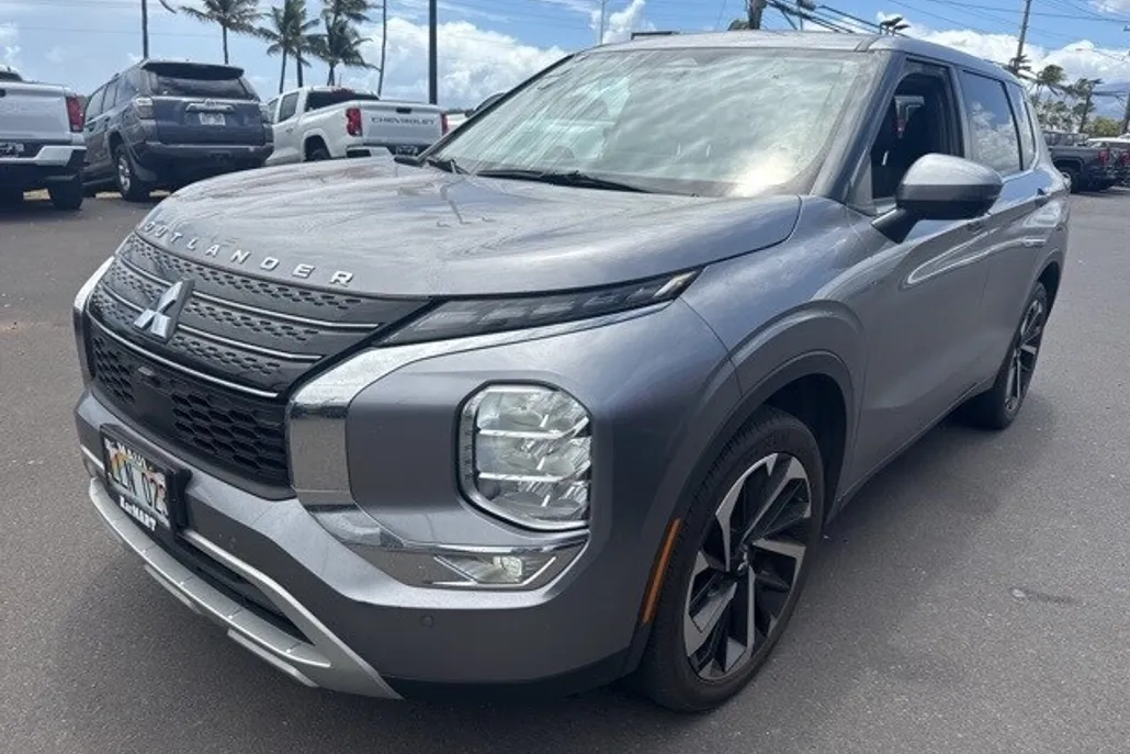 2022 Mitsubishi Outlander SE photo 1