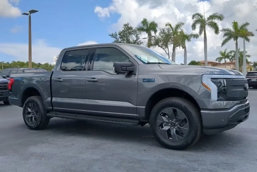 2025 Ford F-150 Lightning photo 1