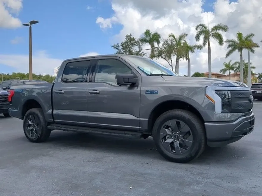 2025 Ford F-150 Lightning photo 1