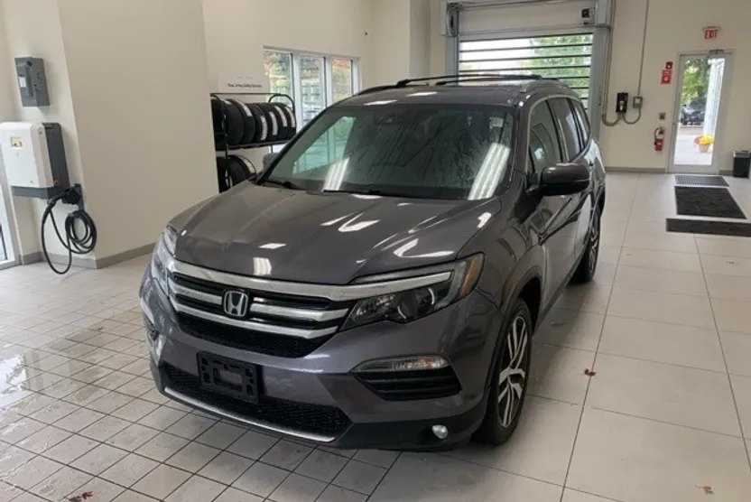 2017 Honda Pilot Elite photo 1