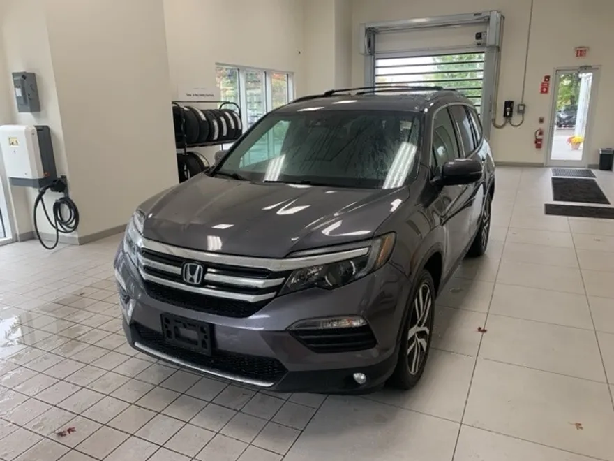 2017 Honda Pilot Elite photo 1