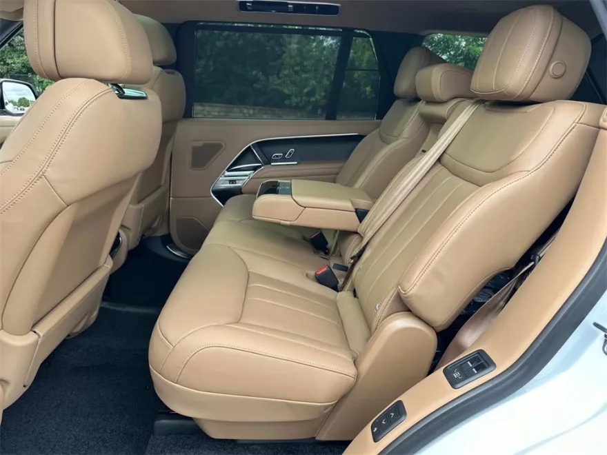 2025 Land Rover Range Rover SE photo 1