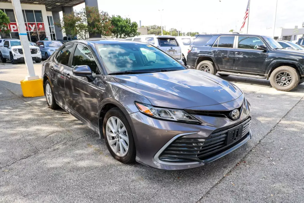 2022 Toyota Camry LE photo 1
