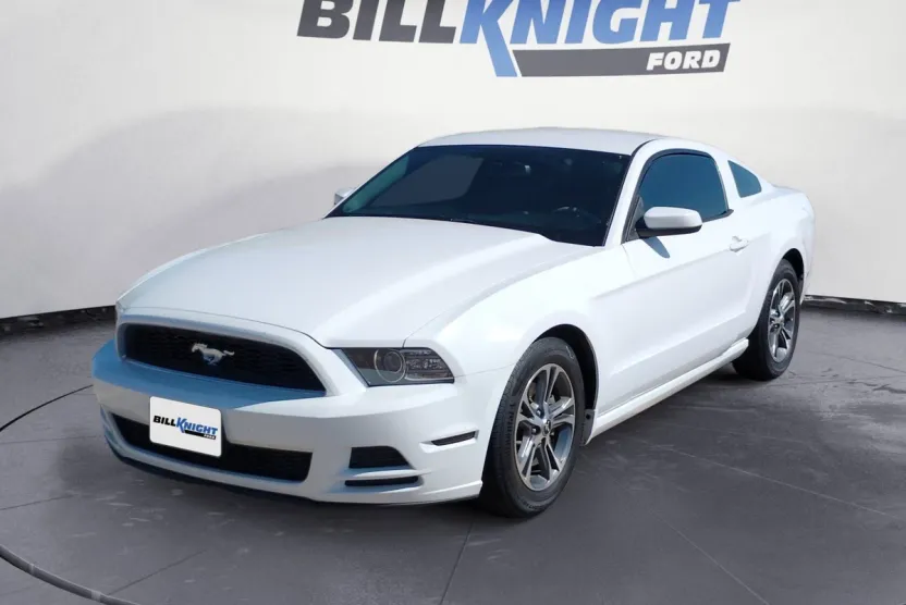 2014 Ford Mustang V6 Premium photo 1