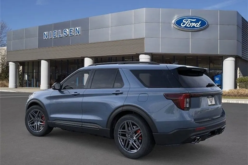 2025 Ford Explorer ST photo 1
