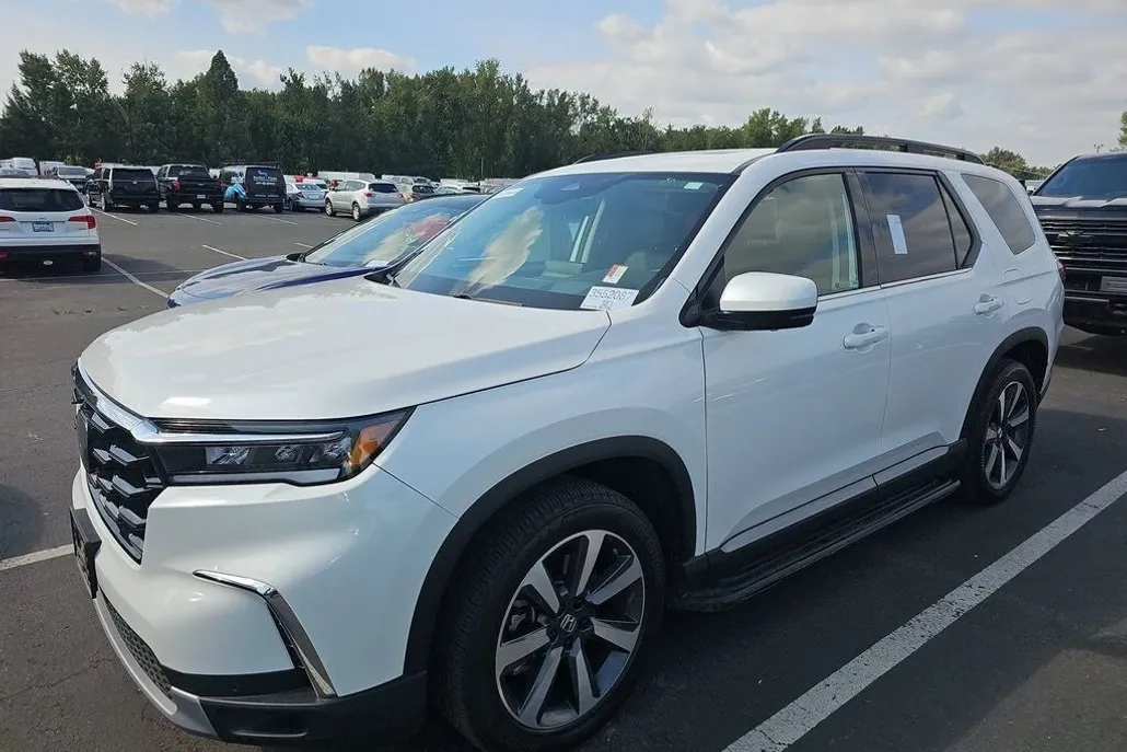 2025 Honda Pilot Elite photo 1